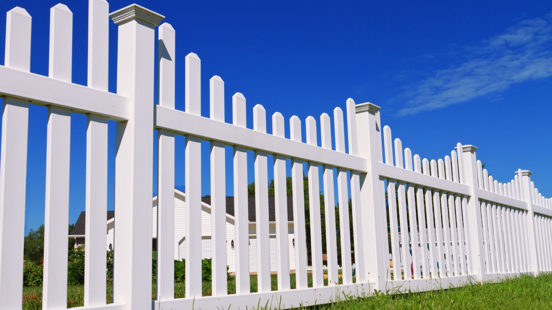 Enhancing Curb Appeal With Stylish Fencing