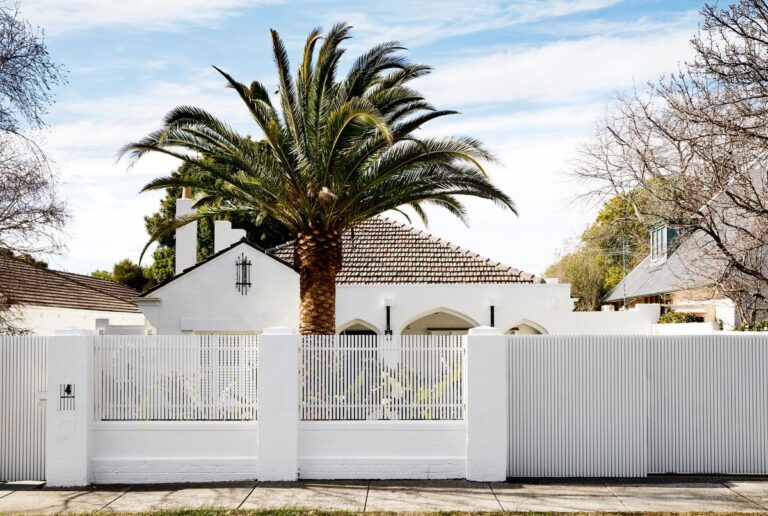 How to Choose Fencing for Spanish Colonial Homes