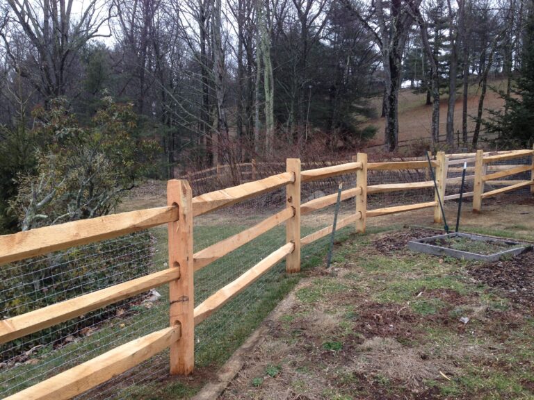 How to Choose Fencing for Split-Level Homes