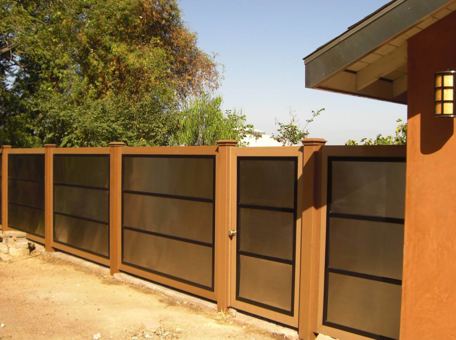 The Pros And Cons of Composite Privacy Fencing