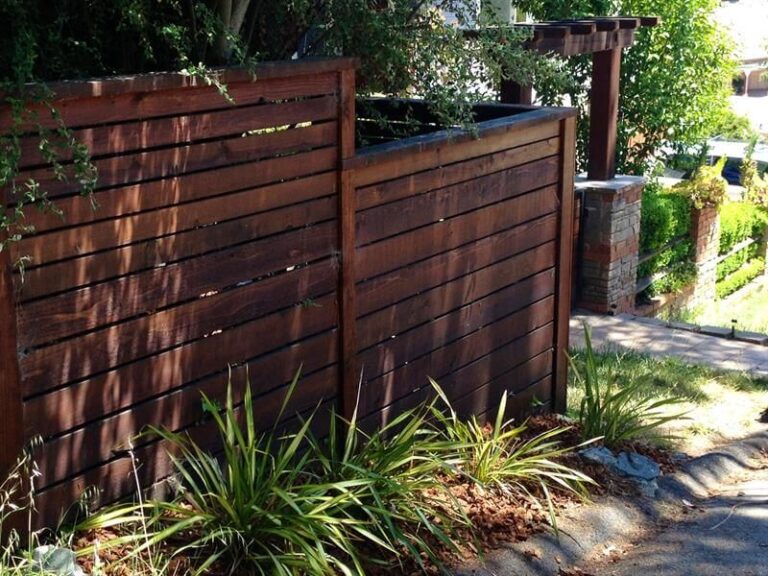 How to Choose Fencing for Mid-Century Modern Homes