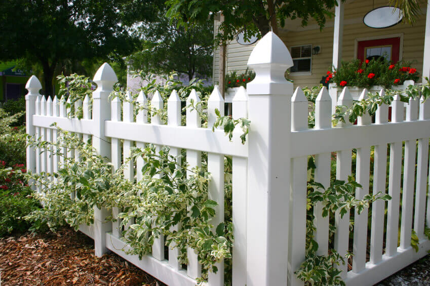 Fencing Guide for Cottage-Inspired Garden Landscapes